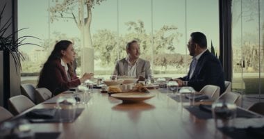 مستر عادل يعرض مشروعا جديدا على أحمد رزق فى الحلقة الثامنة من «اللون الأزرق»