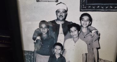 طارق عبد الباسط عبد الصمد يكشف أسرارا من محراب الشيخ: والدى رأى فى القرآن دواءً لكل حال.. قرأ «يس» فى الحزن والفرح و«يوسف» و«مريم» لانشراح الصدر.. والعطسة أغرب المفاجآت أثناء البث.. وأوصانا بـ تلاوة الليل