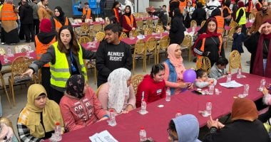 أهالى المنصورة يشاركون فى تجهيز مائدة الإفطار الأكبر «المنصورة هتفطر مع بعض»