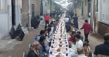موائد الإفطار الجماعي.. من نقادة إلى دشنا آلاف الصائمين على مائدة واحدة
