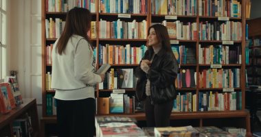 آمنة تبحث عن عمل أونلاين.. وأحمد رزق يرفض فكرة الإنجاب مجددًا في اللون الأزرق