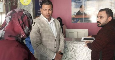 نائب محافظ السويس يتابع العمل بالمركز التكنولوجى لخدمة المواطنين بحى فيصل