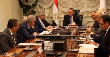 إعادة رسم خريطة التخصصات الجامعية.. وزير التعليم العالي يترأس اجتماعًا طارئًا لمنافشة آليات تنفيذ التوجيهات الرئاسية بشأن ربط البرامج الدراسية بسوق العمل.. تشكيل لجنة عليا لمراجعة التخصصات وتحديثها خلال 3 أشهر