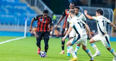 الاتحاد يتلقى هزيمة مفاجئة أمام الرياض فى الدورى السعودى.. فيديو