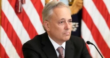 مستشار ترامب يدعو للانسحاب من حرب إيران قبل فوات الأوان