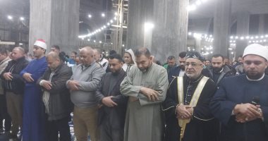 دعاء يهز القلوب.. صلاح الجمل في صلاة التراويح من ساحة المسجد الكبير بدمياط.. فيديو وصور