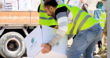 الباقيات الصالحات تنشر متطوعيها بقرى بنى سويف لتوزيع كراتين رمضان.. فيديو