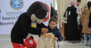 توزيع ملابس العيد على الأيتام فى غزة 