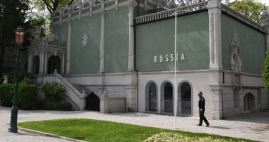 الاتحاد الأوروبي يهدد بسحب تمويل بينالي البندقية بسبب عودة الجناح الروسي