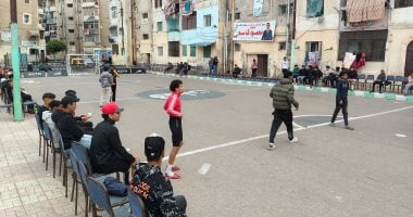 فى ساحة الفلكى مدرسة الحرفنة.. أشهر دورة رمضانية بالكرة الشراب فى الإسكندرية منذ عام 1976.. قدمت لعروس البحر المتوسط العديد من المواهب الكروية.. وعادل إمام يحصل حصصه الكروية بها قبل فيلم الحريف.. فيديو وصور