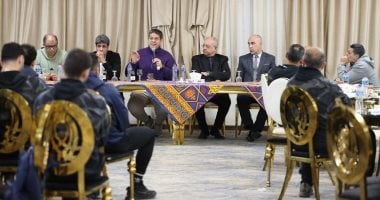 أشرف نصار يحفز لاعبى البنك الأهلى على هامش الإفطار الجماعى للفريق