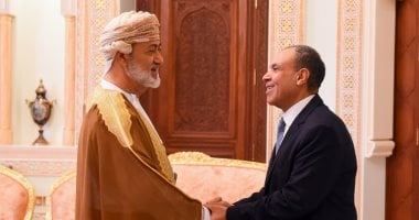 بدر عبد العاطى وسلطان عمان