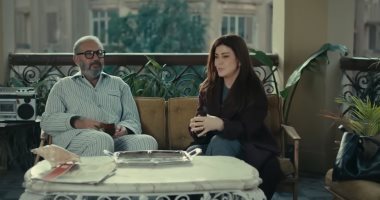مسلسل اللون الأزرق الحلقة 13.. مواجهة صادمة بين آمنة ووالدها أحمد بدير.. وأدهم يخون جومانا مراد مع سلمى ووالدته تحذره منها.. وكمال أبو رية يكذب رواية مرض والدة آمنة.. ومحاولات لدعم حمزة فى المدرسة