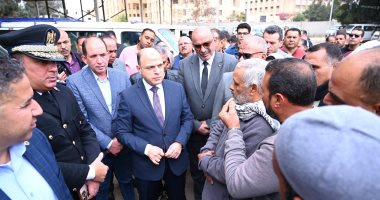 محافظ الغربية يتفقد موقفى الجلاء والجملة بطنطا لمتابعة الالتزام بالتعريفة