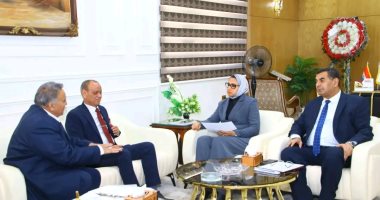 محافظ الوادى الجديد تلتقى رئيس شركة المياه بأسيوط والوادى الجديد