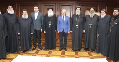 محافظ بني سويف يتلقى التهاني من قيادات الكنيسة الأرثوذكسية بمناسبة عيد الفطر