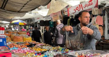 إقبال رغم الغلاء.. أسواق غزة تنبض بالحياة استعدادا لعيد الفطر وسط الحصار
