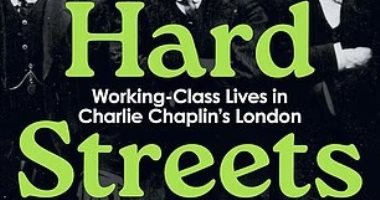 «شوارع قاسية.. حياة الطبقة العاملة فى لندن» كتاب يكشف عن طفولة شارلى شابلن
