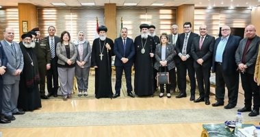 محافظ الشرقية يتبادل التهانى بالعيد مع القيادات التنفيذية والدينية والشعبية