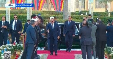 السيد الرئيس عبد الفتاح السيسي يصل مسجد الفتاح العليم