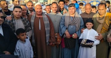 أهالى قرية الشيخ محمد كامل يحتفلون بفوزه في دولة التلاوة بعد صلاة العيد