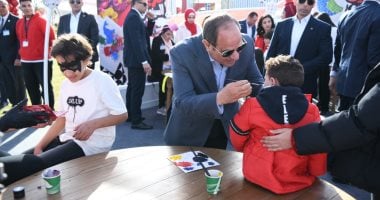 الرئيس السيسى يشارك الأطفال الاحتفال بعيد الفطر.. ويشهد افتتاح مونوريل شرق النيل بالعاصمة الجديدة