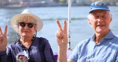 مصر فى عيد الفطر.. سيمفونية حب للرئيس السيسي.. وورود الداخلية تخطف قلوب السياح والمواطنين.. والميادين تتحول لساحات عشق وطنى.. ورسائل عالمية باللغات: مصر بلد الأمان تعالوا زوروها.. فيديو