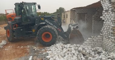 إزالة فورية لتعديات على الأراضى الزراعية بقرية محمد عبده بحى فيصل في السويس