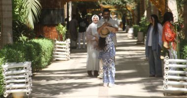 أجواء بهجة وسعادة داخل الحديقة النباتية بأسوان خلال احتفالات العيد