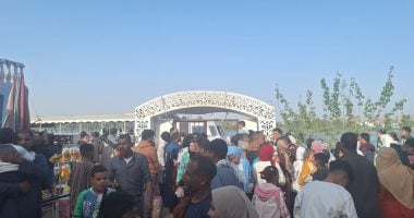 إقبال المواطنين على الرحلات النهرية بمحافظة أسيوط في ثاني أيام العيد.. فيديو