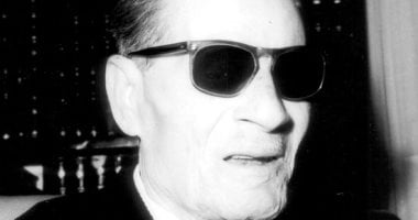 سعيد الشحات يكتب: ذات يوم 21 مارس 1939.. «طلاب الإخوان» يهتفون بسقوط «العميد الأعمى» طه حسين ويرددون شعارات قبيحة أثناء محاولتهم اقتحام غرفته بكلية الآداب وسعاة وموظفون وطلاب يمنعونهم  