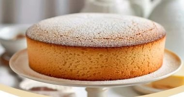 طريقة عمل كيكة اسفنجية هشة بخطوات بسيطة.. فرحى أطفالك 