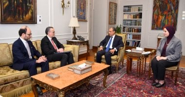 وزير الخارجية ووفد البنك الأوروبى للاستثمار يبحثان تأثير التصعيد الإقليمى