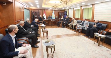 محافظ كفر الشيخ يناقش عدد من الملفات الخدمية والتنموية مع أعضاء النواب والشيوخ