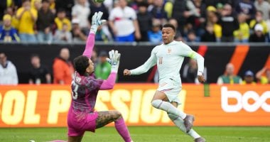 مبابي يحتفل بهدفه في مرمى البرازيل