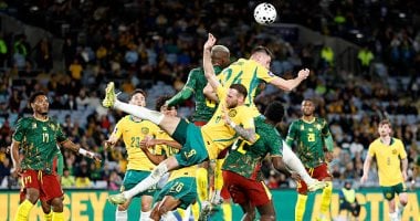 جانب من مباراة استراليا والكاميرون