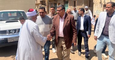 محافظ قنا يؤدي صلاة الجمعة بمسجد سيدي أبو العباس الدندراوي ويستمع لشكاوى الأهالي