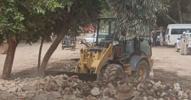 رفع 75 طن مخلفات وتراكمات هدم خلال حملة نظافة بطريق قرية الشناينة بأسيوط