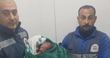 حكاية مسعف أنقذ سيدة وساعدها فى الولادة داخل سيارة إسعاف فى ليلة ممطرة بالدقهلية