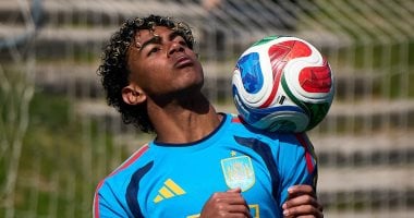 لامين يامال نجم منتخب إسبانيا