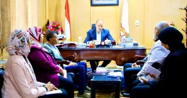 نائب محافظ الوادي الجديد يناقش إجراءات تشغيل مجمعات الخدمات الحكومية بقرى حياة كريمة