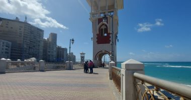 التقلبات الربيعية تسيطر على طقس الإسكندرية.. رياح تصل سرعتها 40 كم/الساعة.. انخفاض 7 درجات فى 24 ساعة وتوقعات بسقوط أمطار.. رفع الراية الصفراء على الشواطئ.. الصرف الصحى: حالة الطوارئ والاستعدادات مستمرة.. فيديو