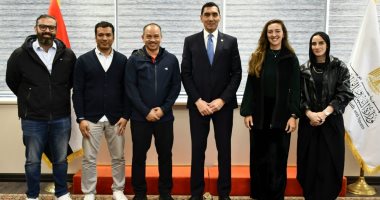 وزير الرياضة يلتقي وفد الاتحاد الدولي للريشة الطائرة