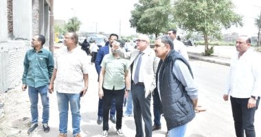 محافظ الأقصر يقود جولة لمتابعة الخدمات ومشروعات البنية التحتية بالكرنك.. صور