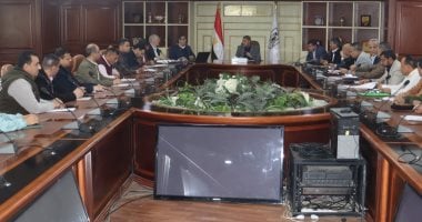 السكرتير العام لبنى سويف يُناقش مستجدات الموقف المالى لمشروعات الخطة الاستثمارية