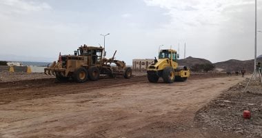 مديرية الطرق تواصل تطوير طرق طور سيناء وتمهيد ساحة طابا للنقل الثقيل