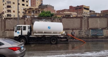 محافظ القليوبية يتابع أعمال شفط مياه الأمطار بالمحاور والطرق لضمان سيولة الحركة المرورية