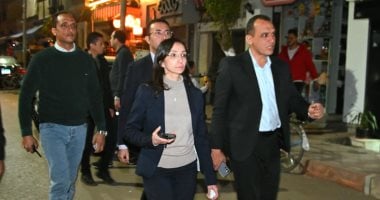 محافظ البحيرة تقود حملة مكبرة بدمنهور لمتابعة غلق المحلات التجارية 