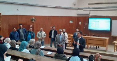 رئيس جامعة بنها يتابع انتظام الدراسة بعدد من الكليات