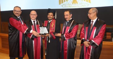 محافظ سوهاج يشهد حفل تخرج الدفعة 30 من كلية الطب البشرى